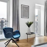 Sanders Arena - Inviting Three-Bedroom Apartment Close To Metro Station